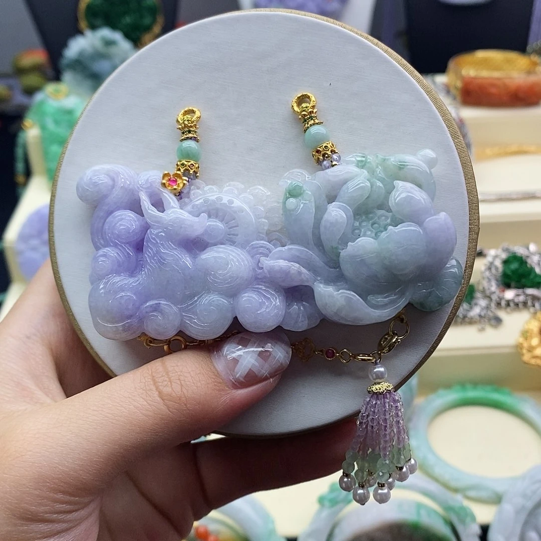 翡翠未镶嵌吊坠(赠链)
