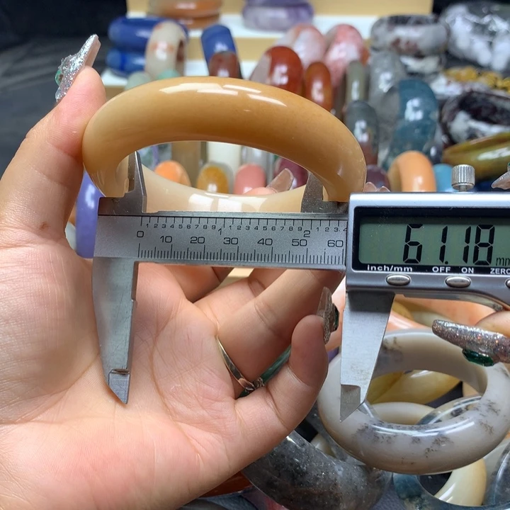 未镶嵌手镯石英质玉
