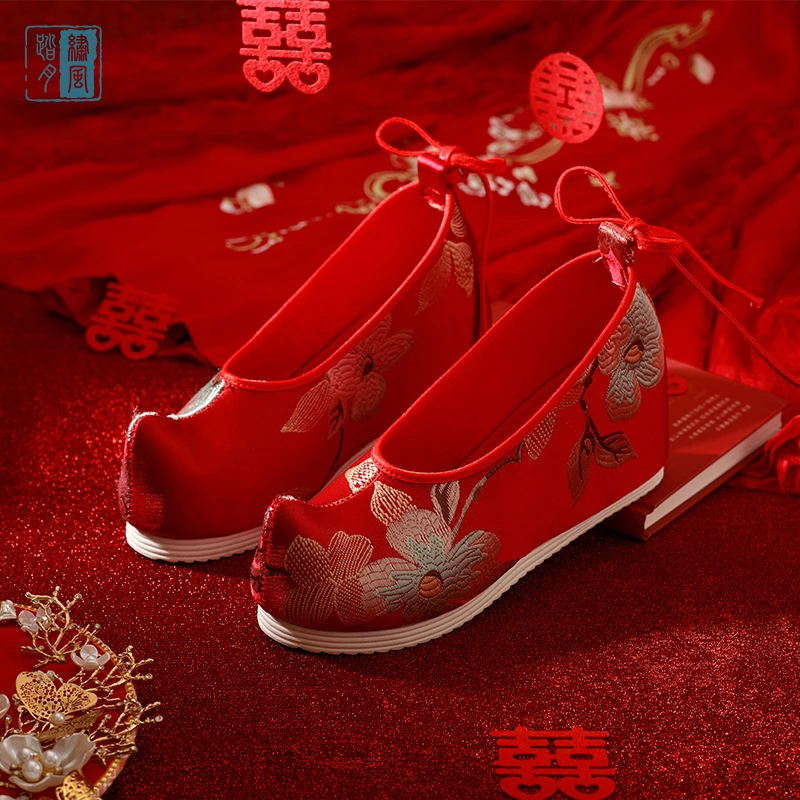 夏新款酒红色复古汉服婚鞋女古装布鞋新娘鞋女百搭内增高秀禾鞋