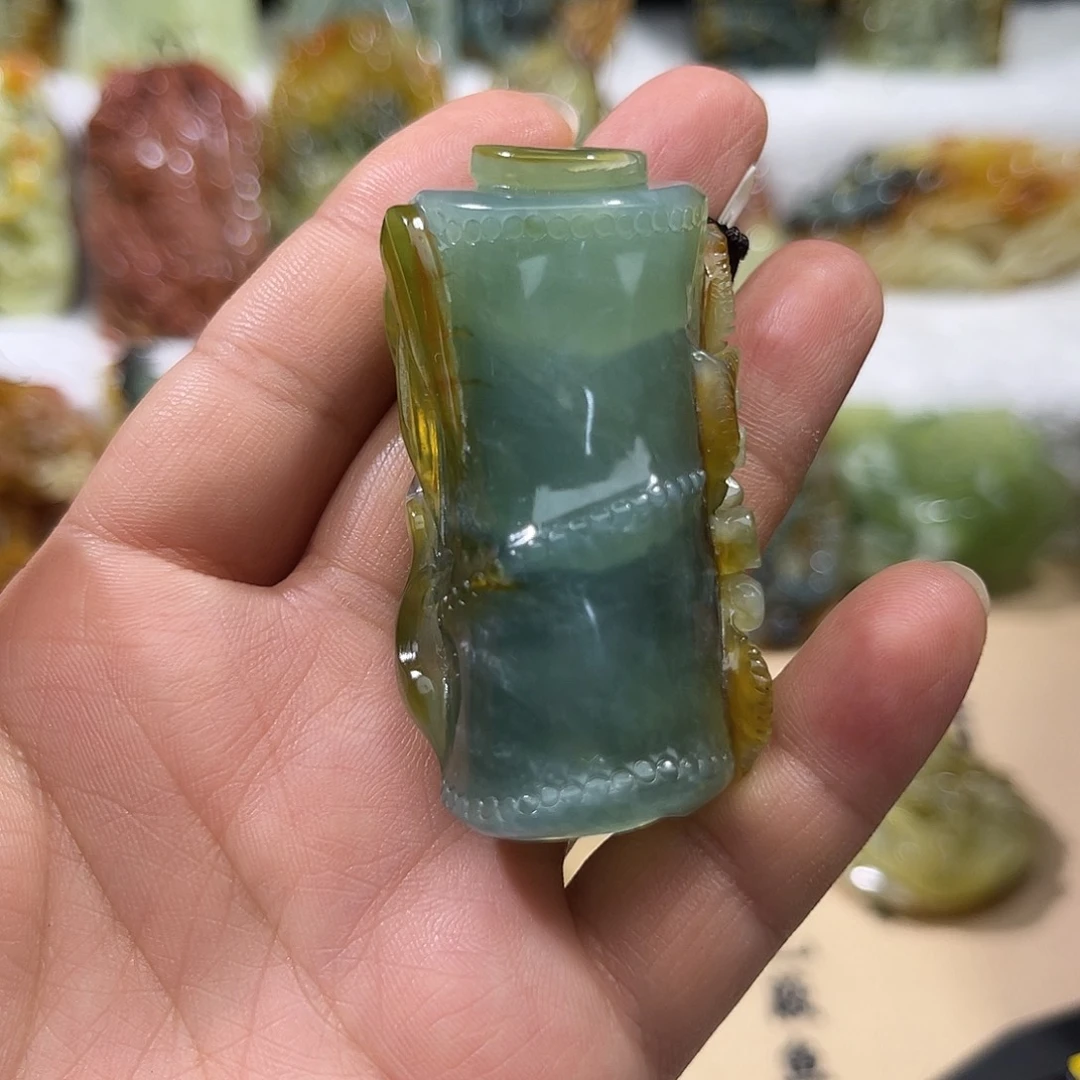 ****柔蛇纹石玉未镶嵌颈饰