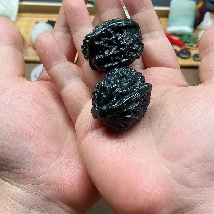 和田玉未镶嵌颈饰弓**午