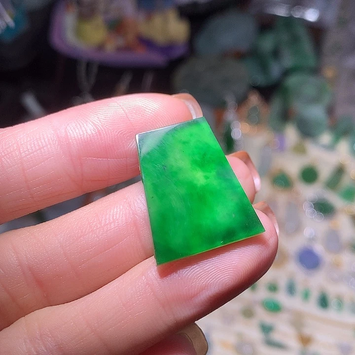 翡翠未镶嵌颈饰辣绿意境无事牌