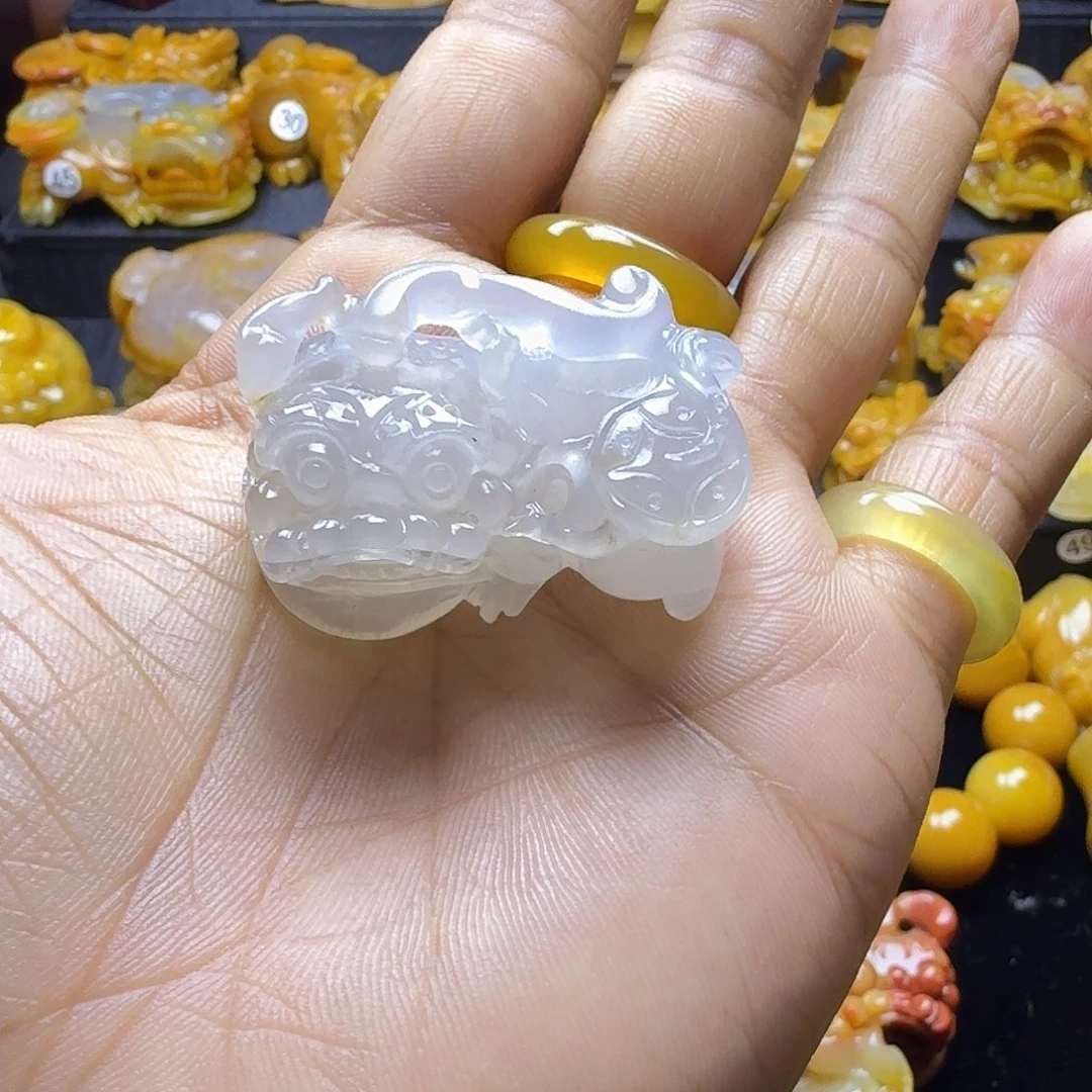 石英质玉（黄龙玉）未镶嵌颈饰