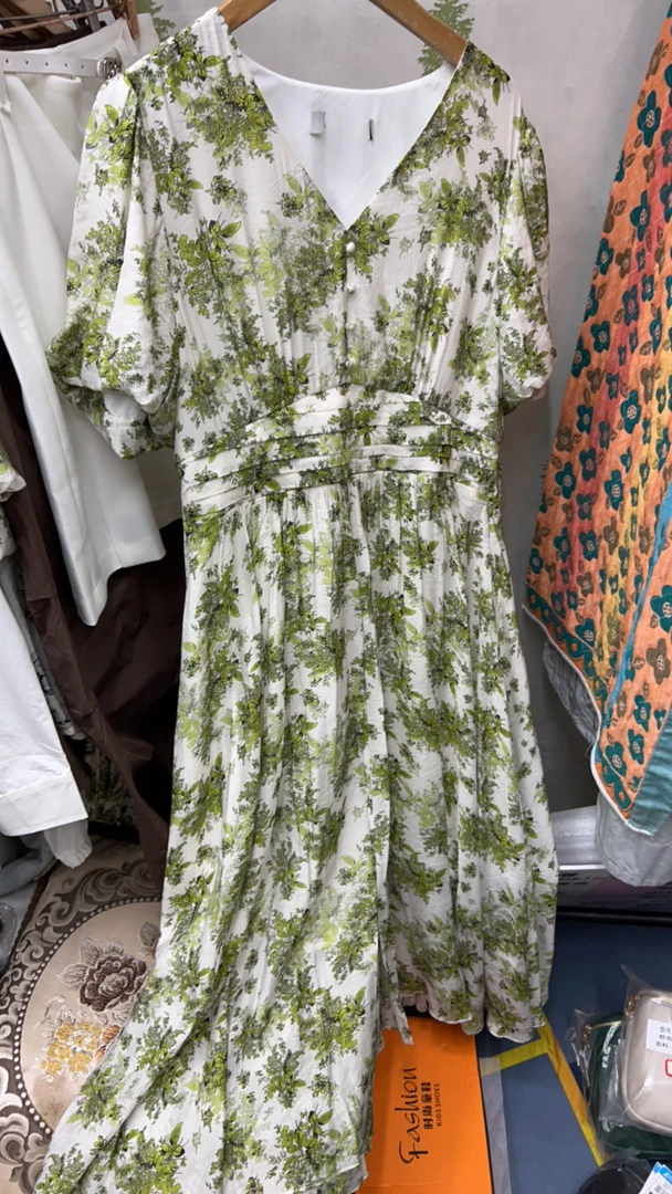 显白V领碎花显瘦淑女装连衣裙夏季新款