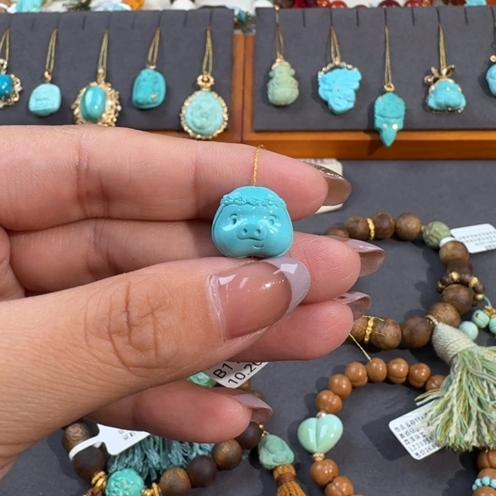 绿松石未镶嵌把件屁桃小猪