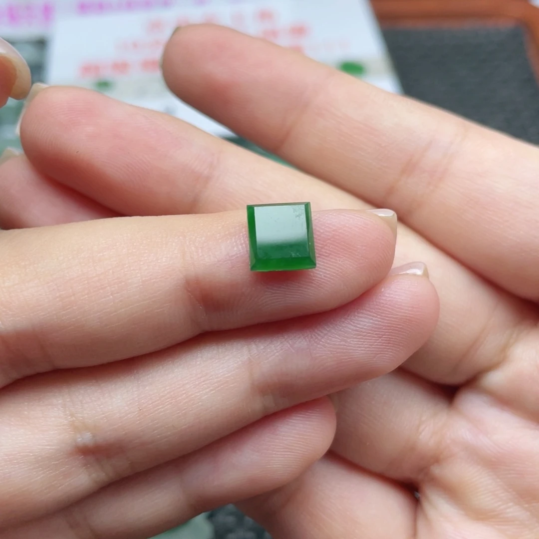 未镶嵌挂件翡翠  翡翠