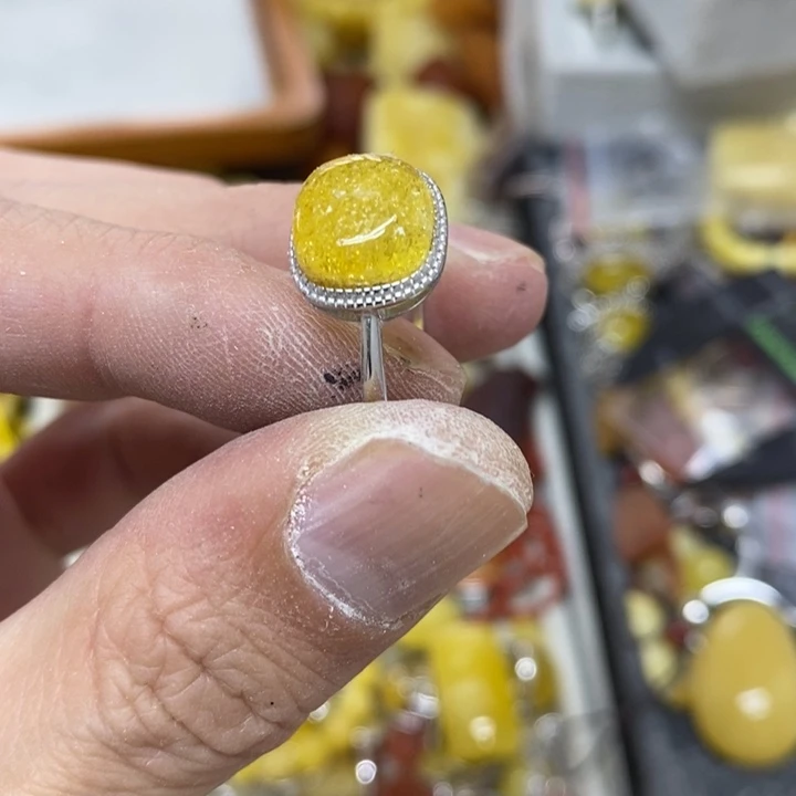 银S925镶嵌蜜蜡裸石戒指