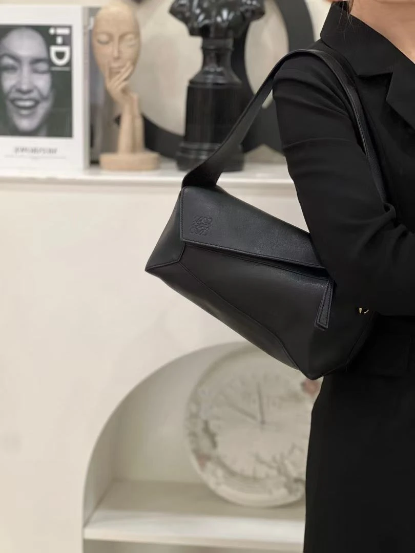 99新 LOEWE/罗意威 罗意威puzzle hobo黑色单肩包/优品