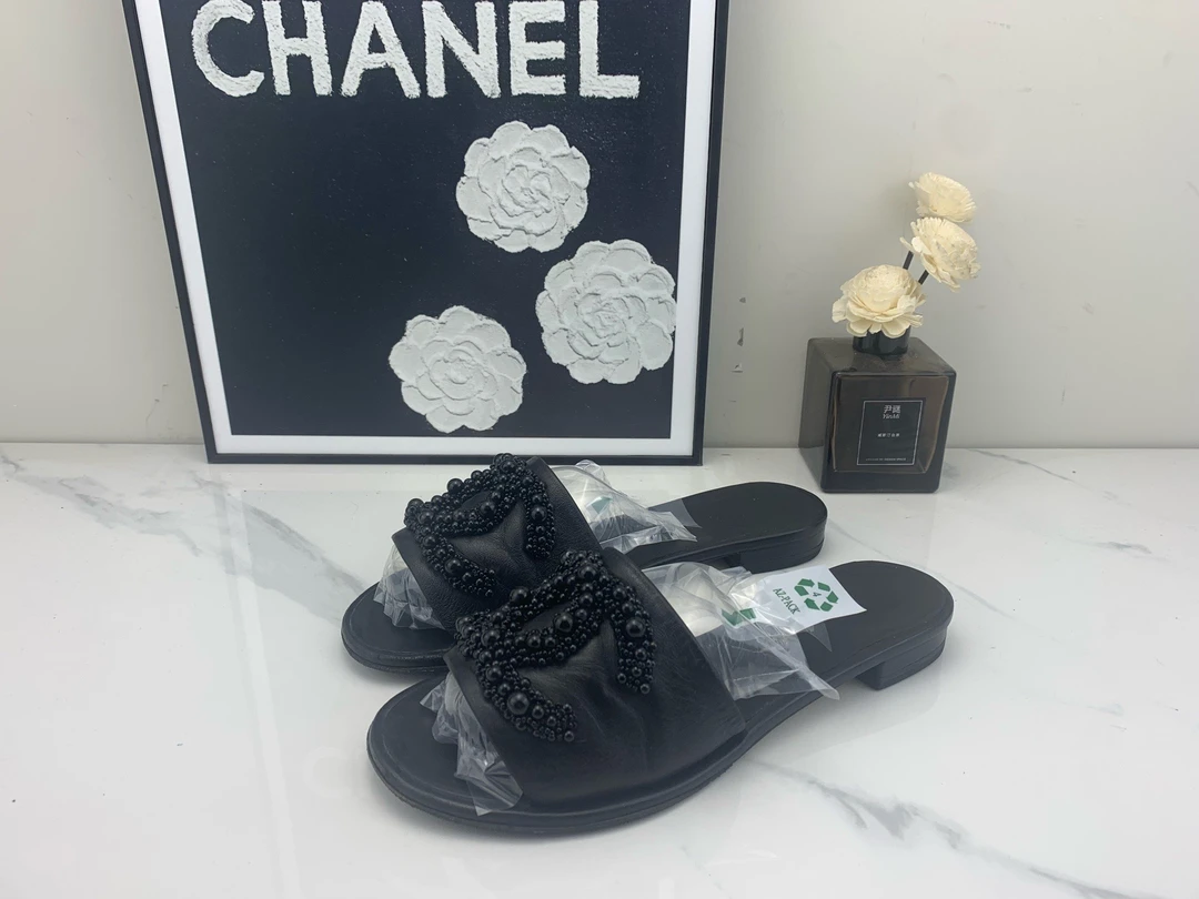 95新 Chanel/香奈儿 黑色珍珠logo拖鞋 37码/mg00274