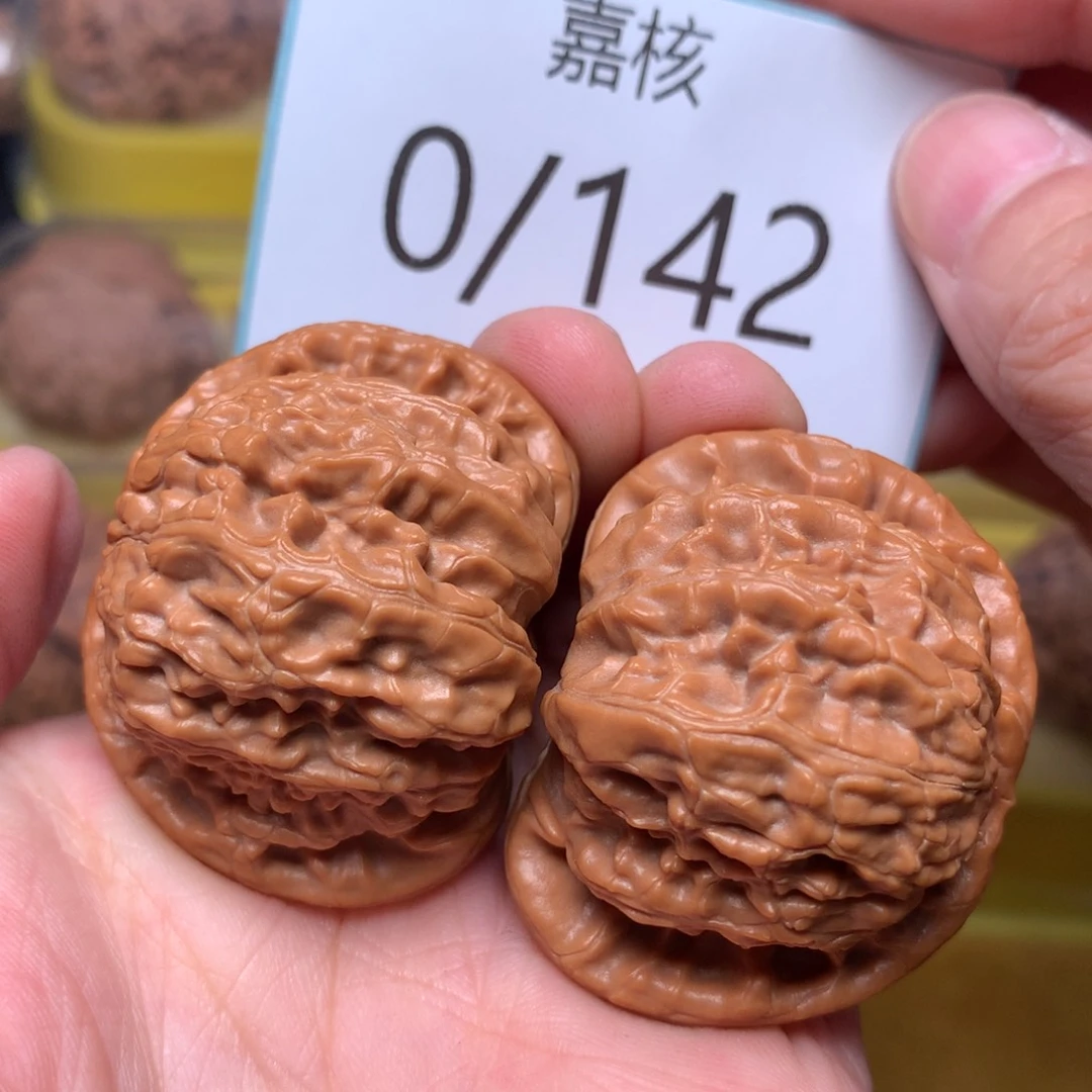 文玩核桃把件红皮闷白41