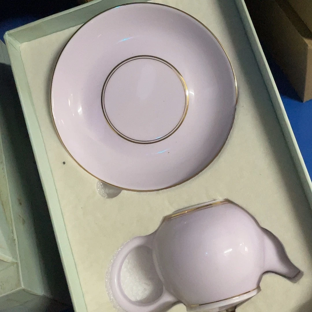 搪瓷杯子里还有很多东西