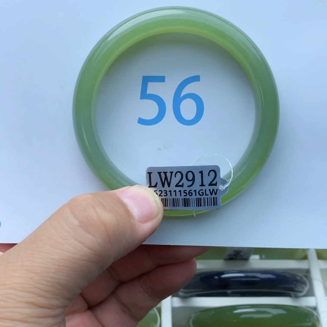 芊****未镶嵌手镯和田玉