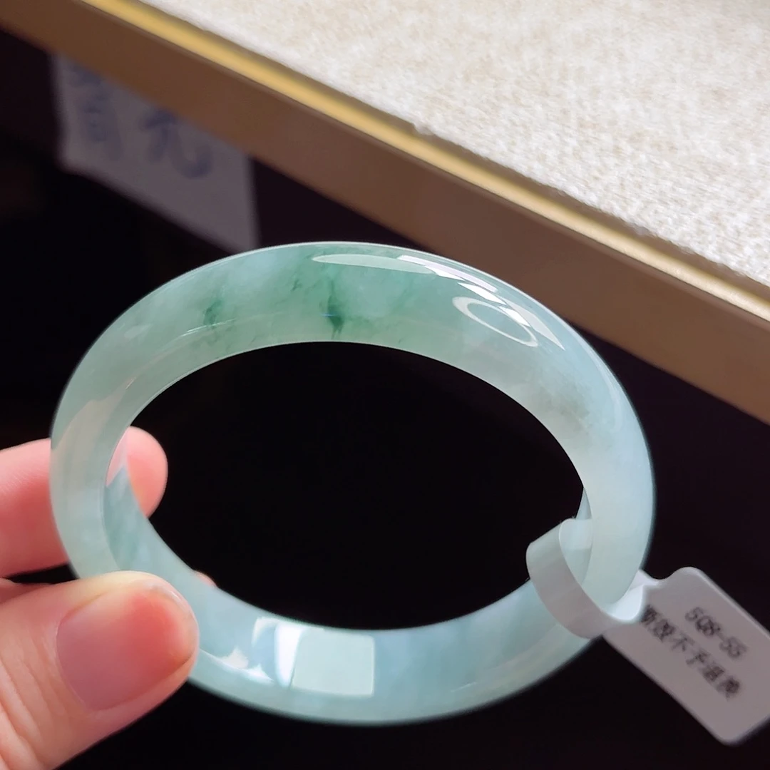 翡翠手镯未镶嵌手镯