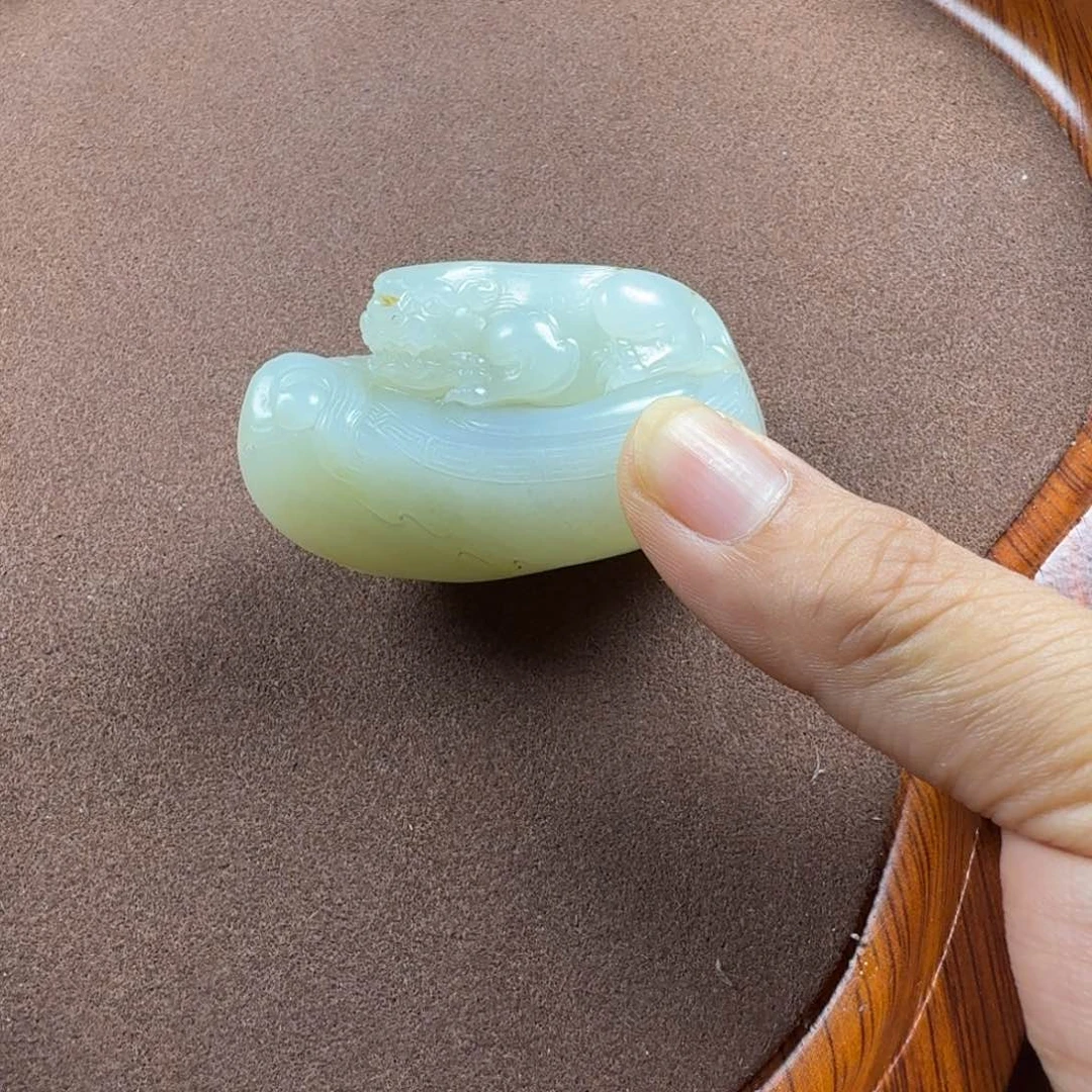 和田玉未镶嵌把件