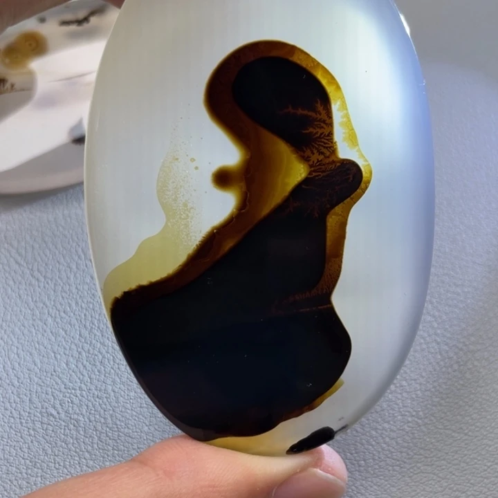 玛瑙/玉髓未镶嵌颈饰会**?