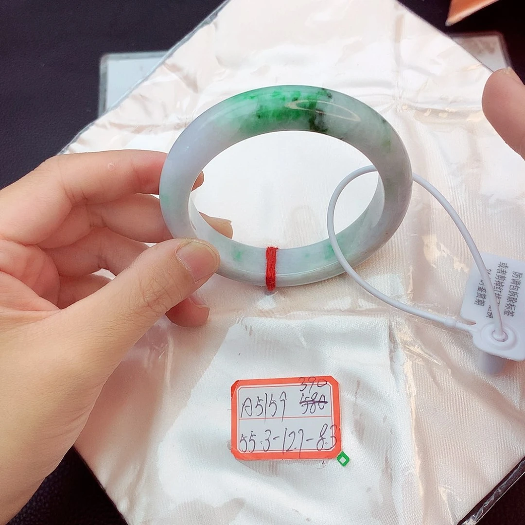 翡翠手镯未镶嵌翡翠