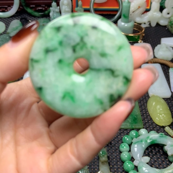 翡翠未镶嵌挂件清