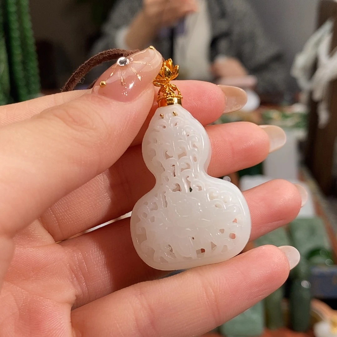 和田玉18K金镶嵌吊坠(赠链)