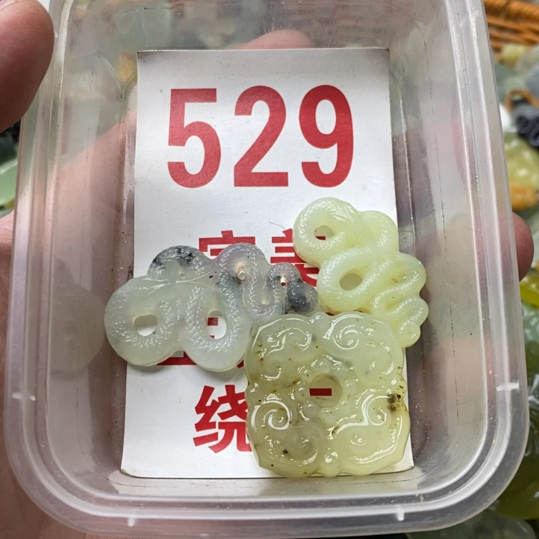 蛇纹石玉挂坠未镶嵌