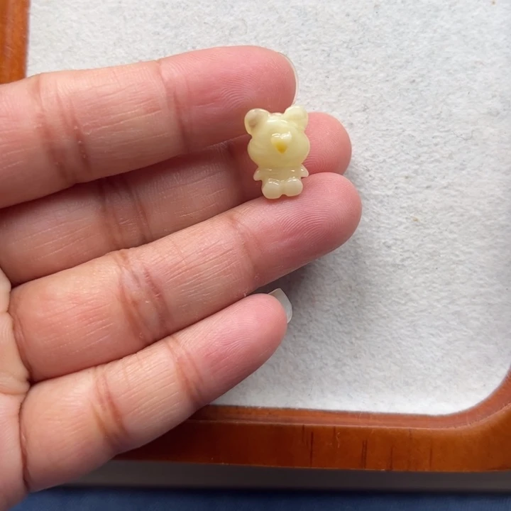 琥珀未镶嵌珠宝奇石M269号小熊