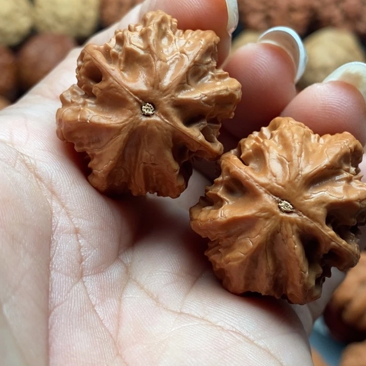 雷***欧核桃精品文玩核桃手捻玄珠八棱