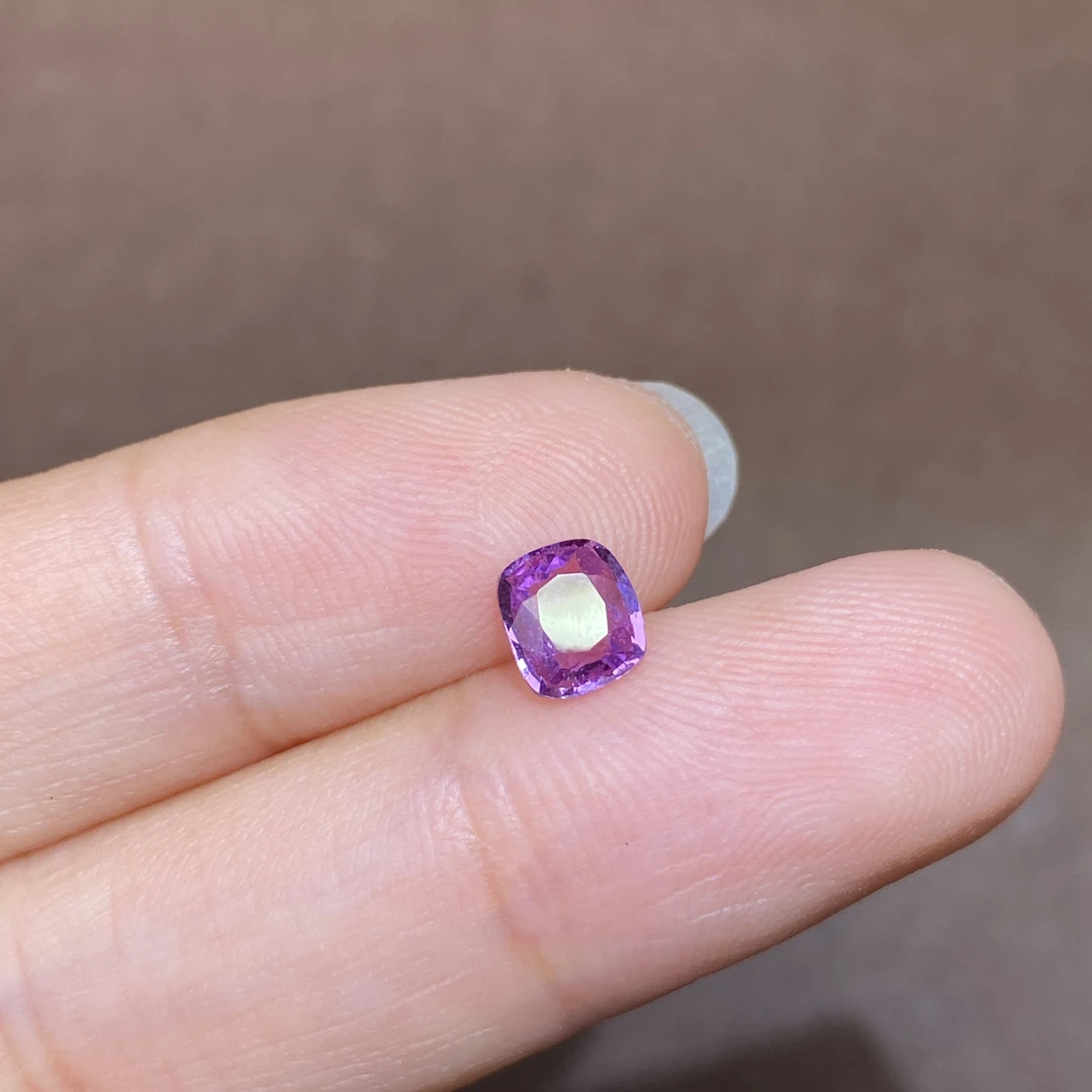 23T3039 无烧紫色蓝宝石 0.72克拉