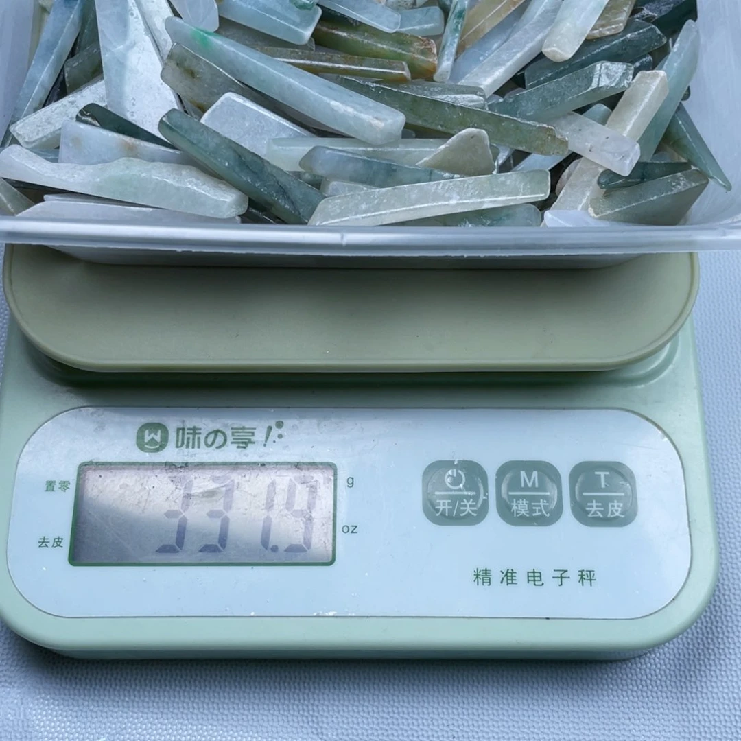 翡翠颈饰未镶嵌是***啊翡翠18