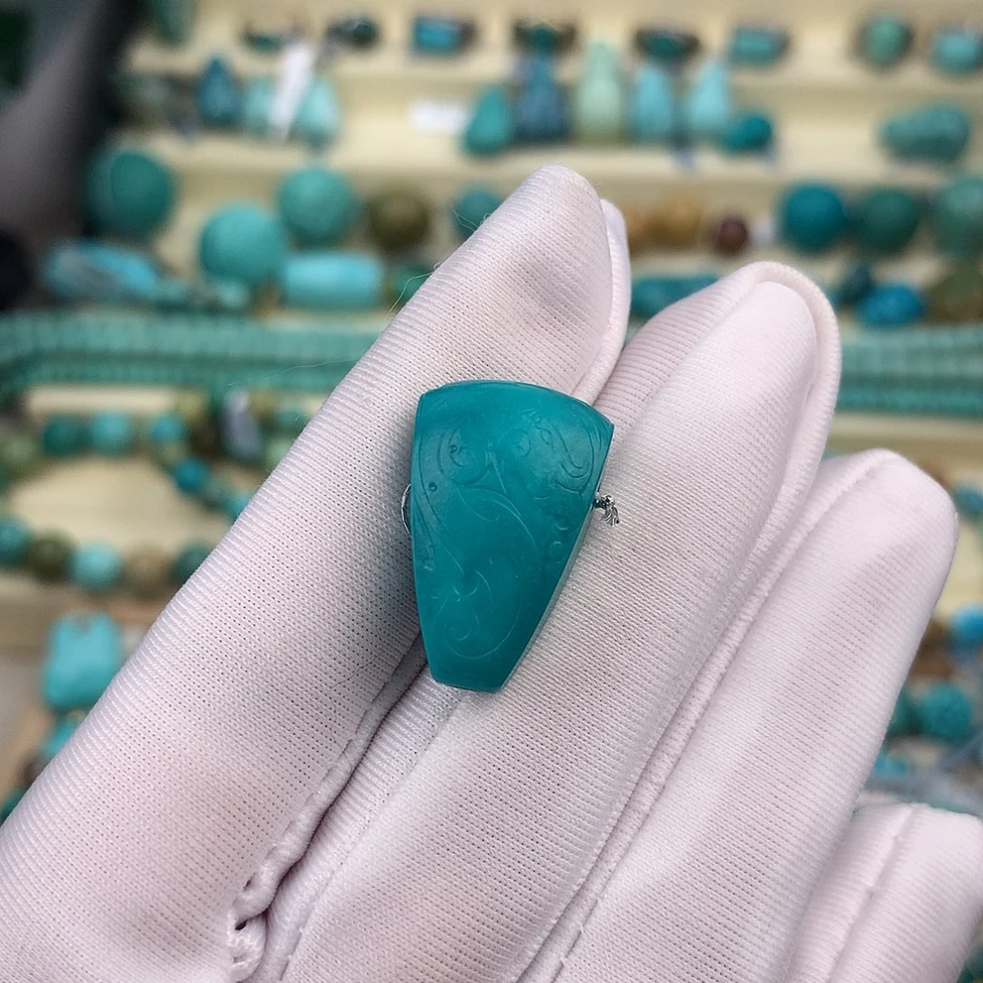 哈***嘻绿松石未镶嵌珠宝奇石