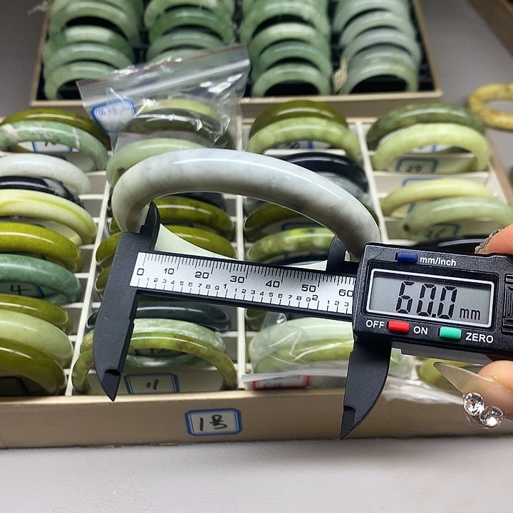 未镶嵌蛇纹石玉手镯38