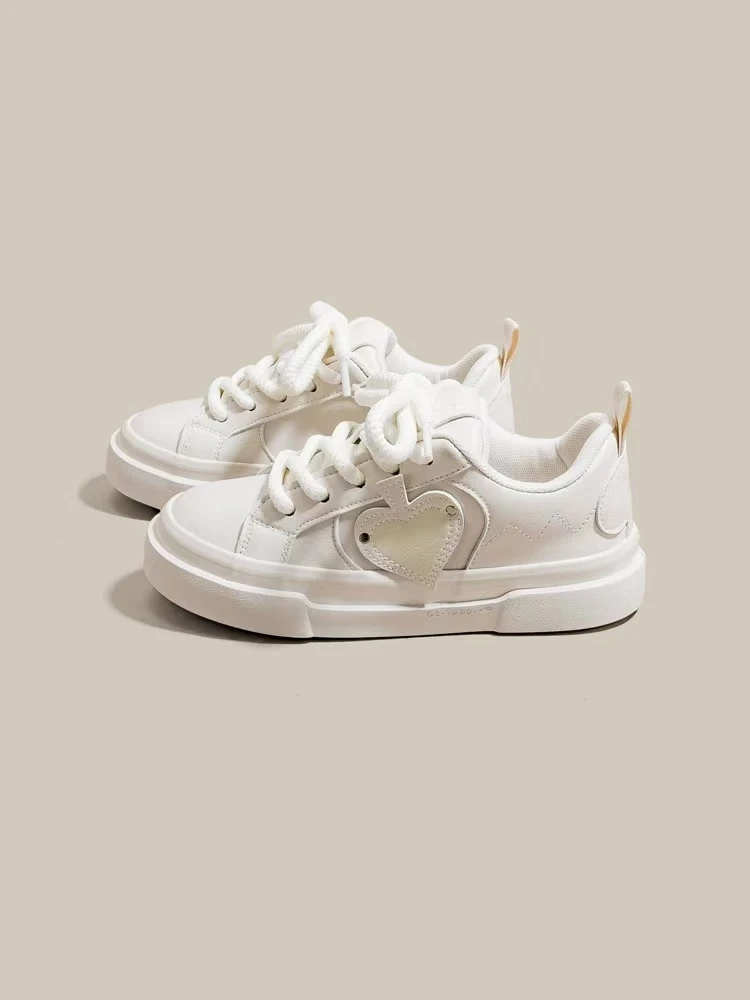 5023 米色百搭休闲运动板鞋2025新款面包鞋小白鞋女爱心板鞋