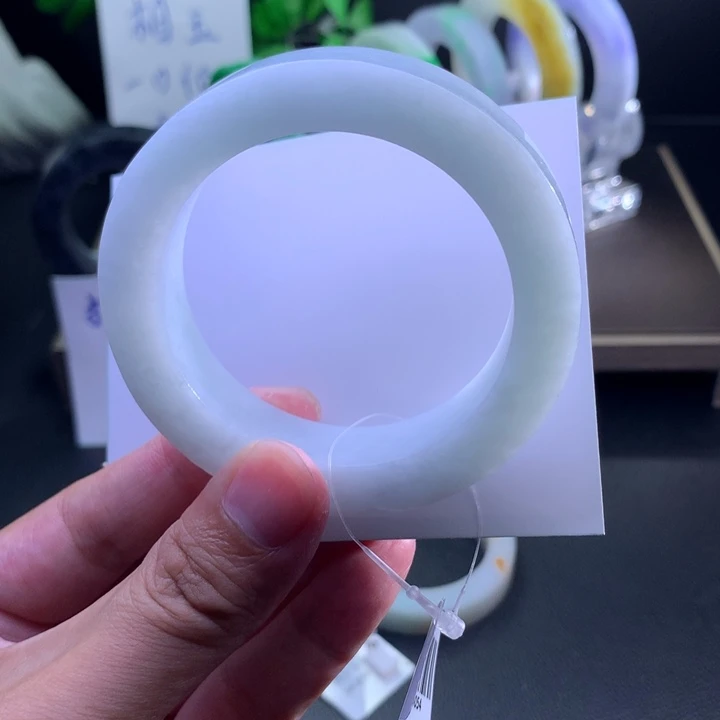 未镶嵌翡翠手镯定制翡翠