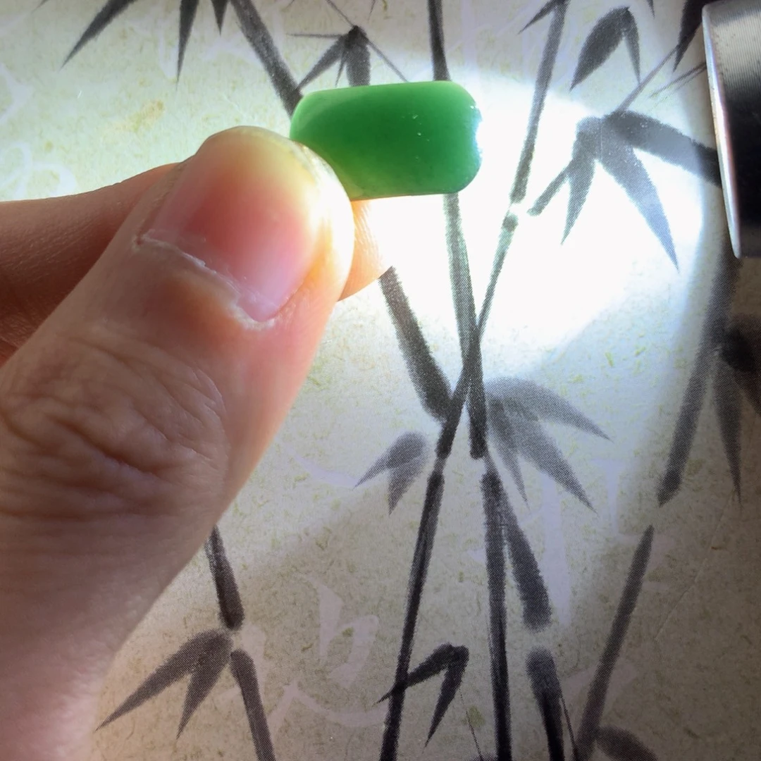 翡翠裸石翡翠吊坠
