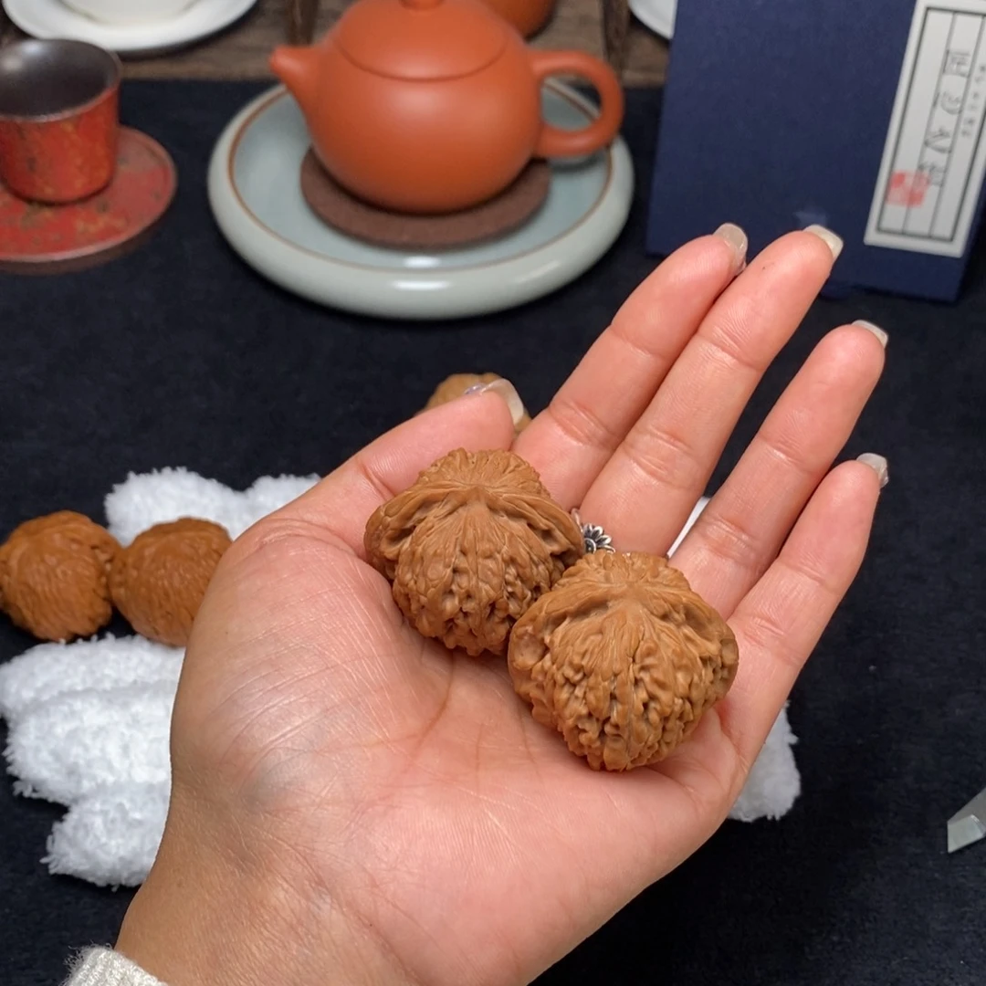 文玩核桃吊坠硕****?汉高楼