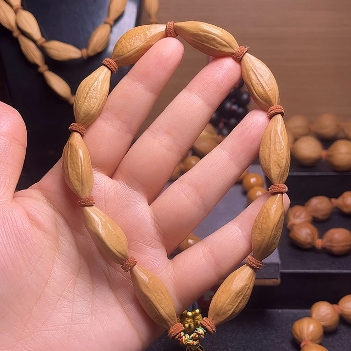 橄榄核吊坠三面佛手持12.26