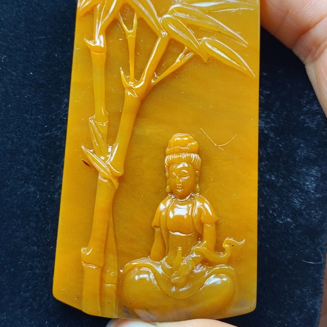 未镶嵌石英质玉（黄龙玉）颈饰