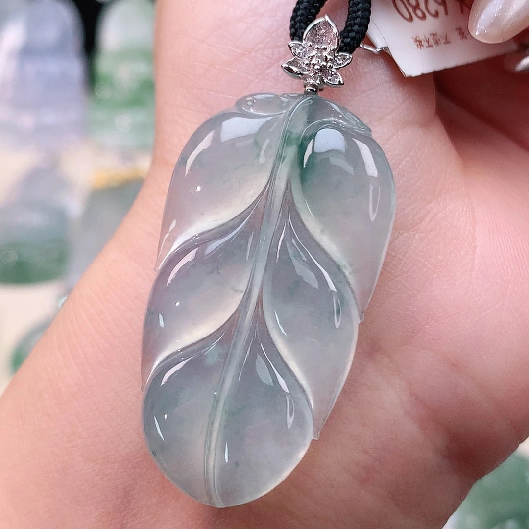 翡翠挂件18K金镶嵌叶子