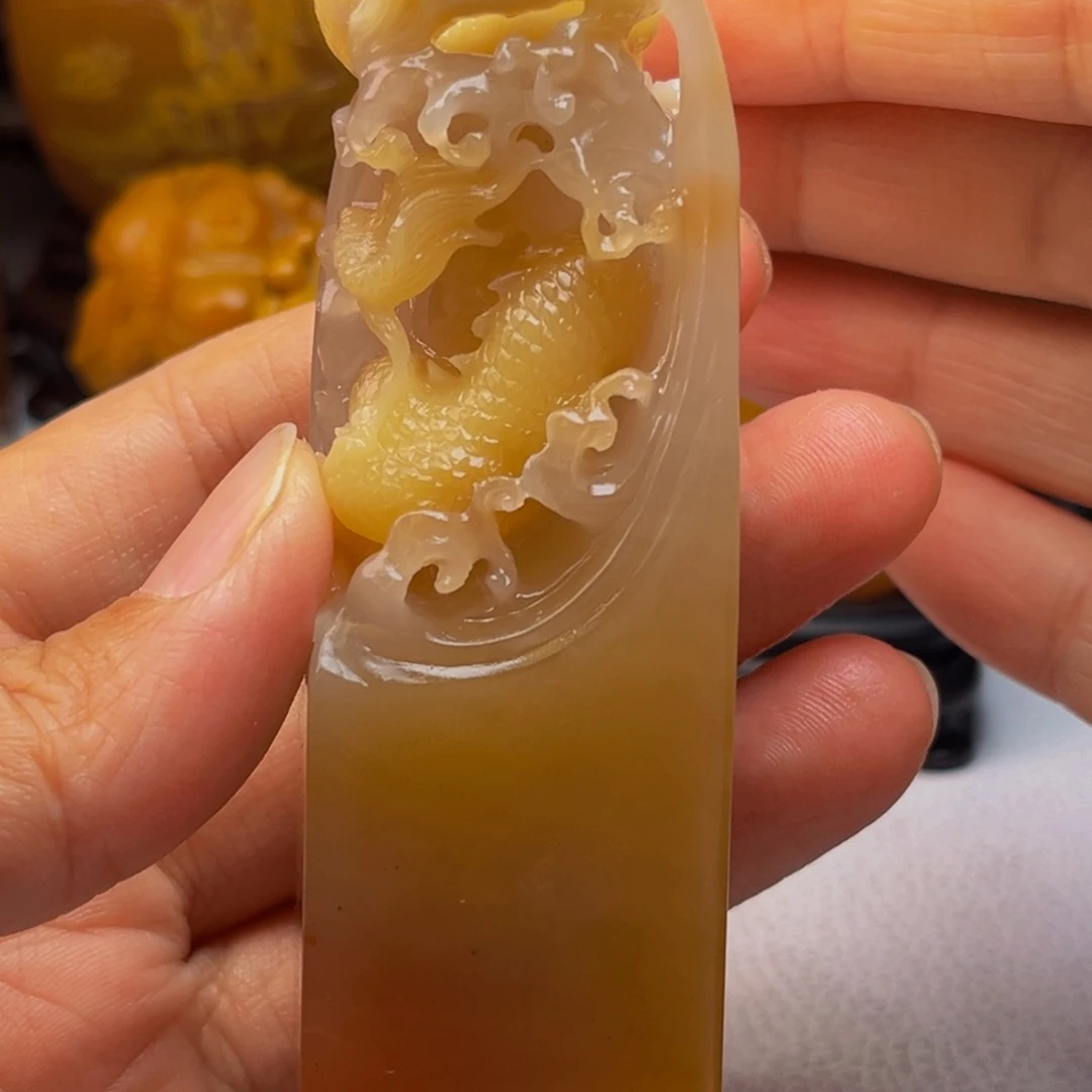 寿山石龙行天下的