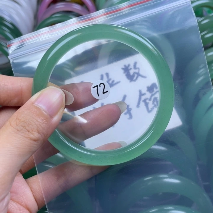 未镶嵌手镯石英岩玉58