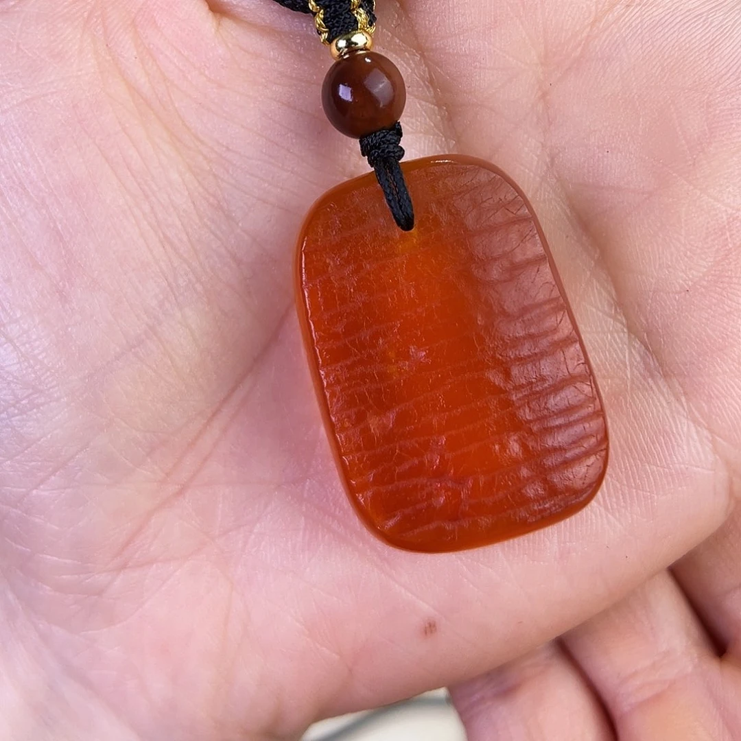 琥珀珠宝奇石未镶嵌。