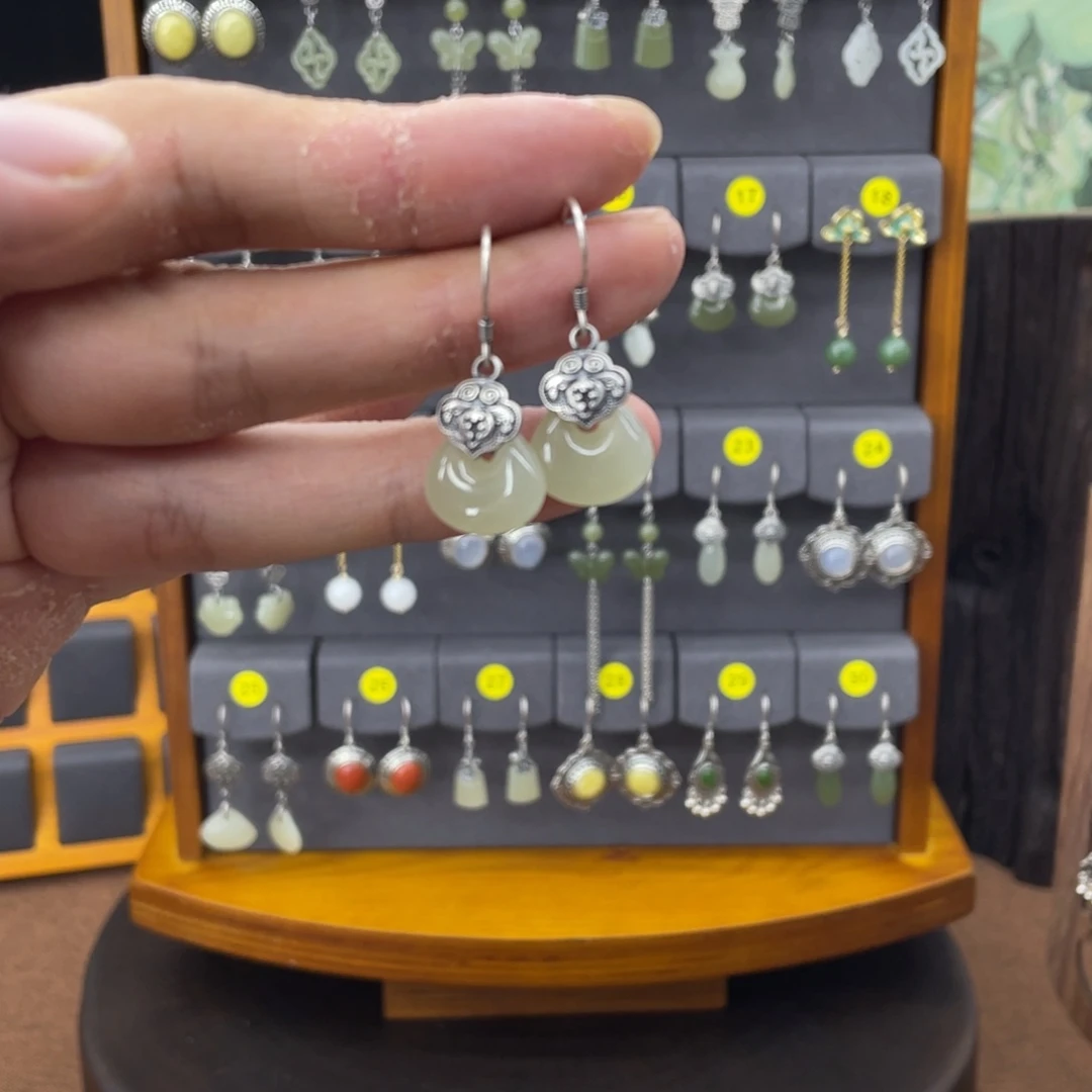 和田玉未镶嵌耳饰