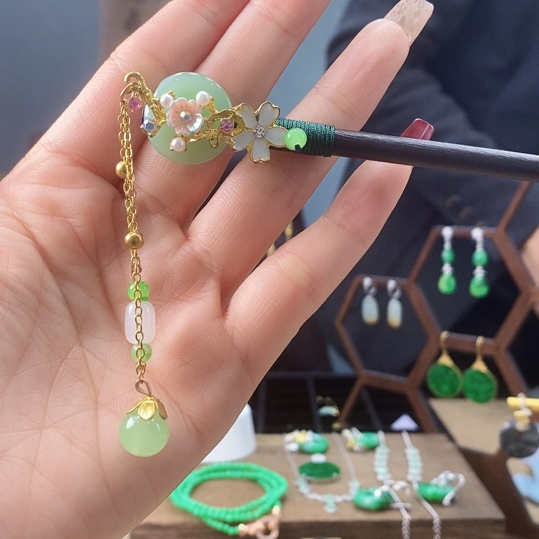 翡翠把件未镶嵌，