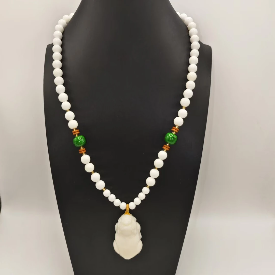 9号 J44瑰宝白色貔貅项链