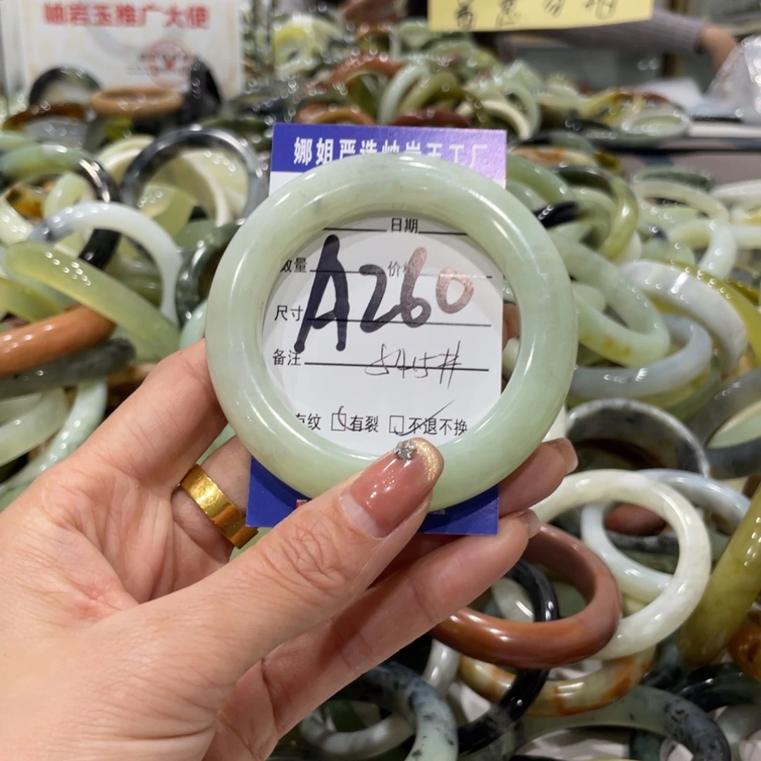 蛇纹石玉手镯未镶嵌