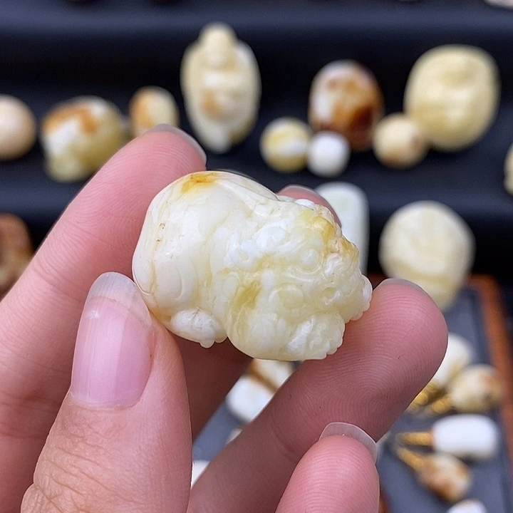 琥珀未镶嵌裸石貔貅c700