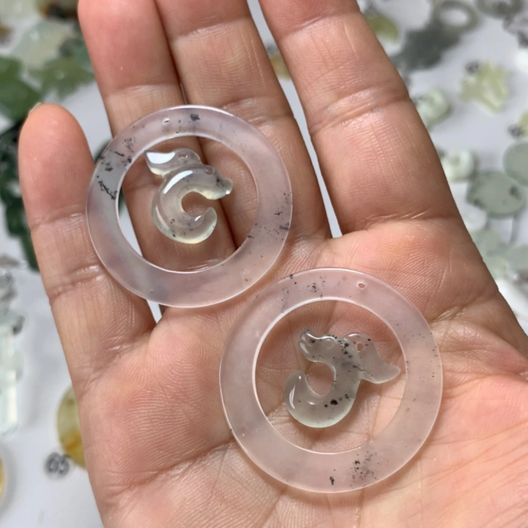 蛇纹石玉未镶嵌耳环得****下