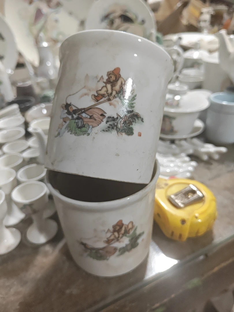 桶子杯花底，高9口9发两个对杯笔筒