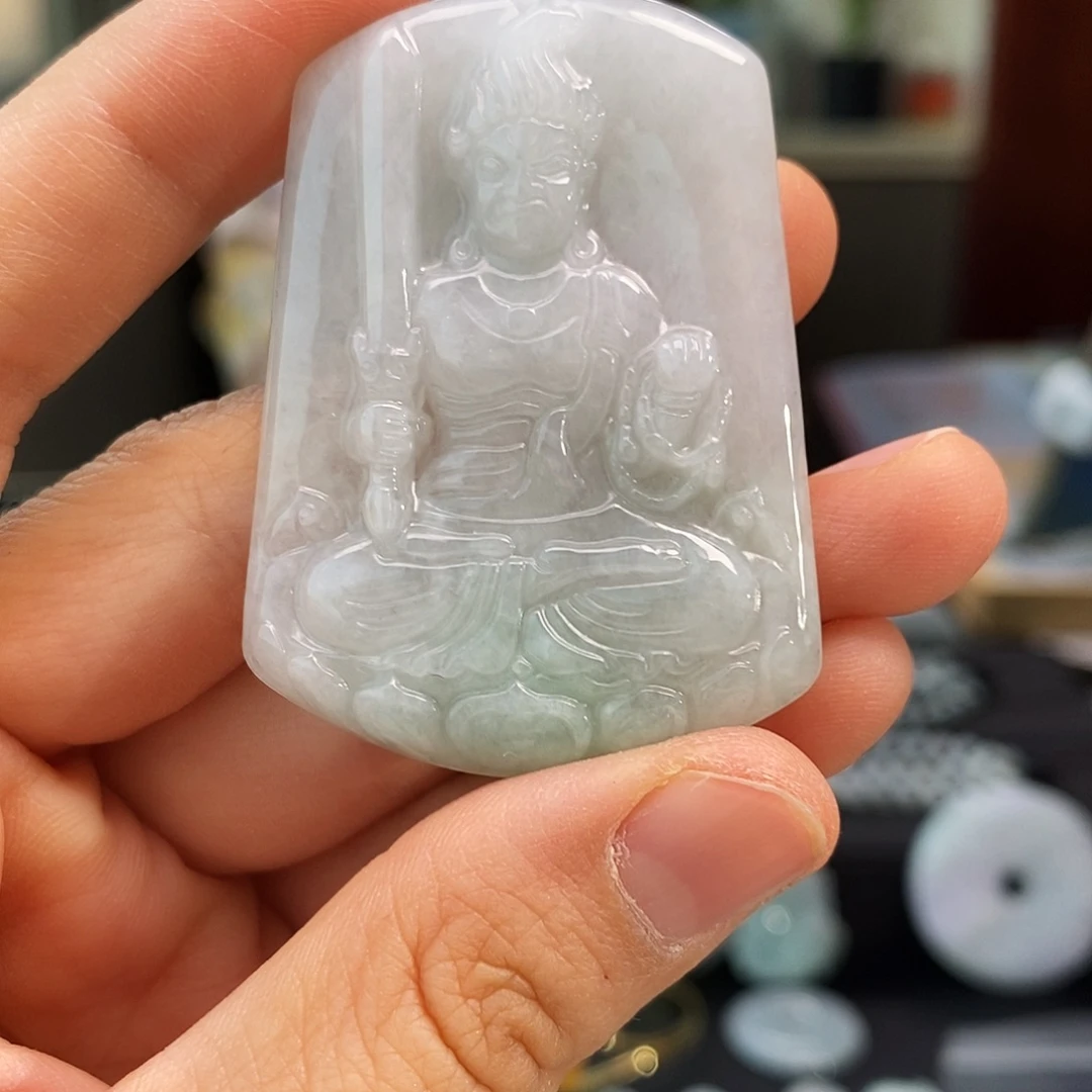 翡翠未镶嵌颈饰不动