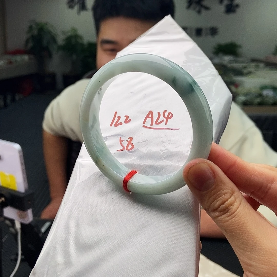 翡翠未镶嵌手镯颜色多样性发拍一发一