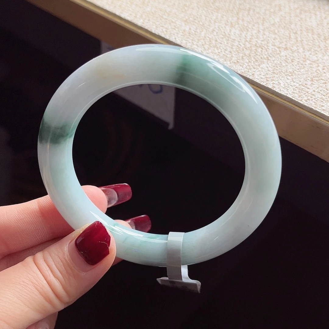 翡翠手镯未镶嵌手镯