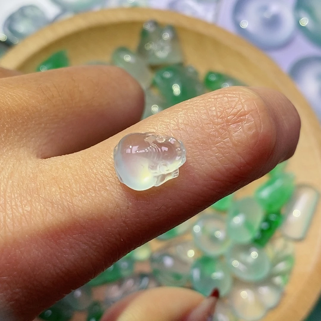 翡翠颈饰未镶嵌翡翠